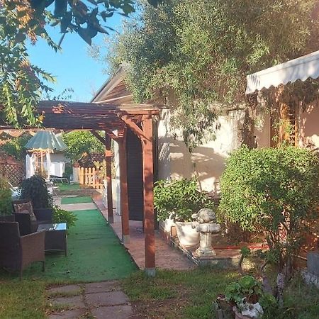Stanza In Villa Con Giardino Con Box Doccia Idromassaggio Rent A Car Aci Bonaccorsi Zewnętrze zdjęcie