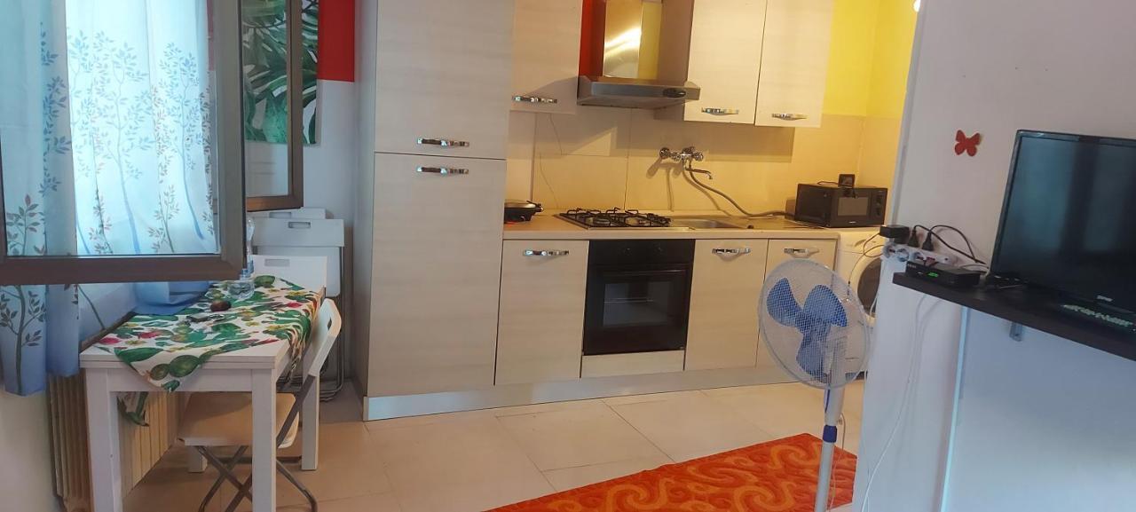 Stanza In Villa Con Giardino Con Box Doccia Idromassaggio Rent A Car Aci Bonaccorsi Zewnętrze zdjęcie