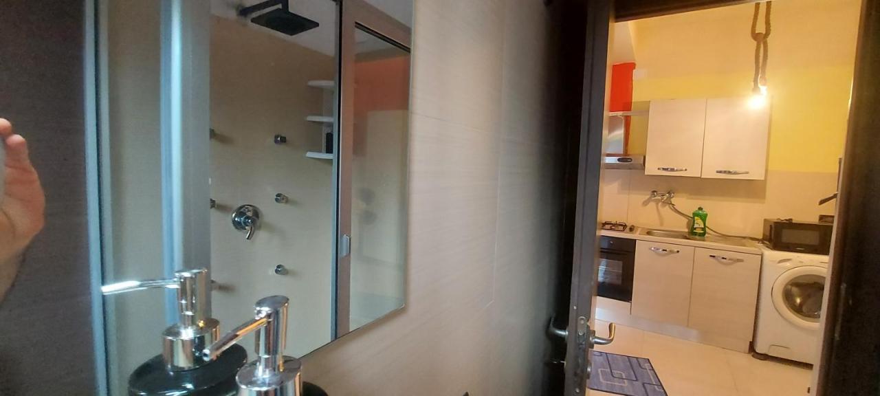 Stanza In Villa Con Giardino Con Box Doccia Idromassaggio Rent A Car Aci Bonaccorsi Zewnętrze zdjęcie