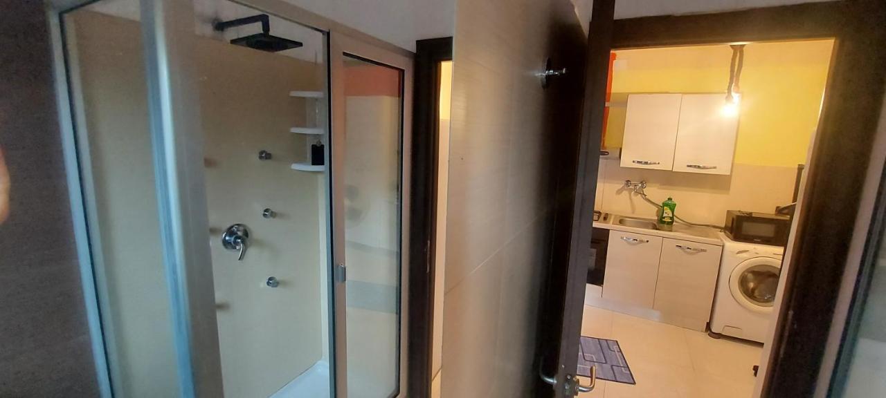 Stanza In Villa Con Giardino Con Box Doccia Idromassaggio Rent A Car Aci Bonaccorsi Zewnętrze zdjęcie