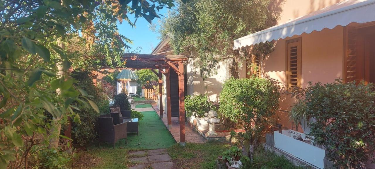 Stanza In Villa Con Giardino Con Box Doccia Idromassaggio Rent A Car Aci Bonaccorsi Zewnętrze zdjęcie